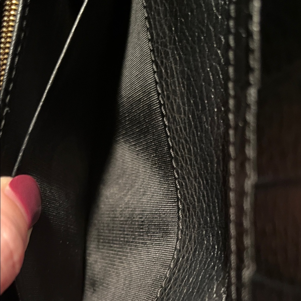 Gucci Black Pebbled Leather Wallet with Gold Stamp - Picture 10 of 12